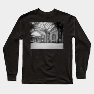 Penn Station Main Concourse, 1915. Vintage Photo Long Sleeve T-Shirt